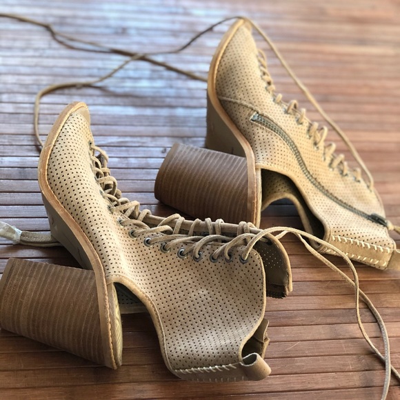 ✨Dolce Vita • Lira Lace-Up Booties - Picture 6 of 8